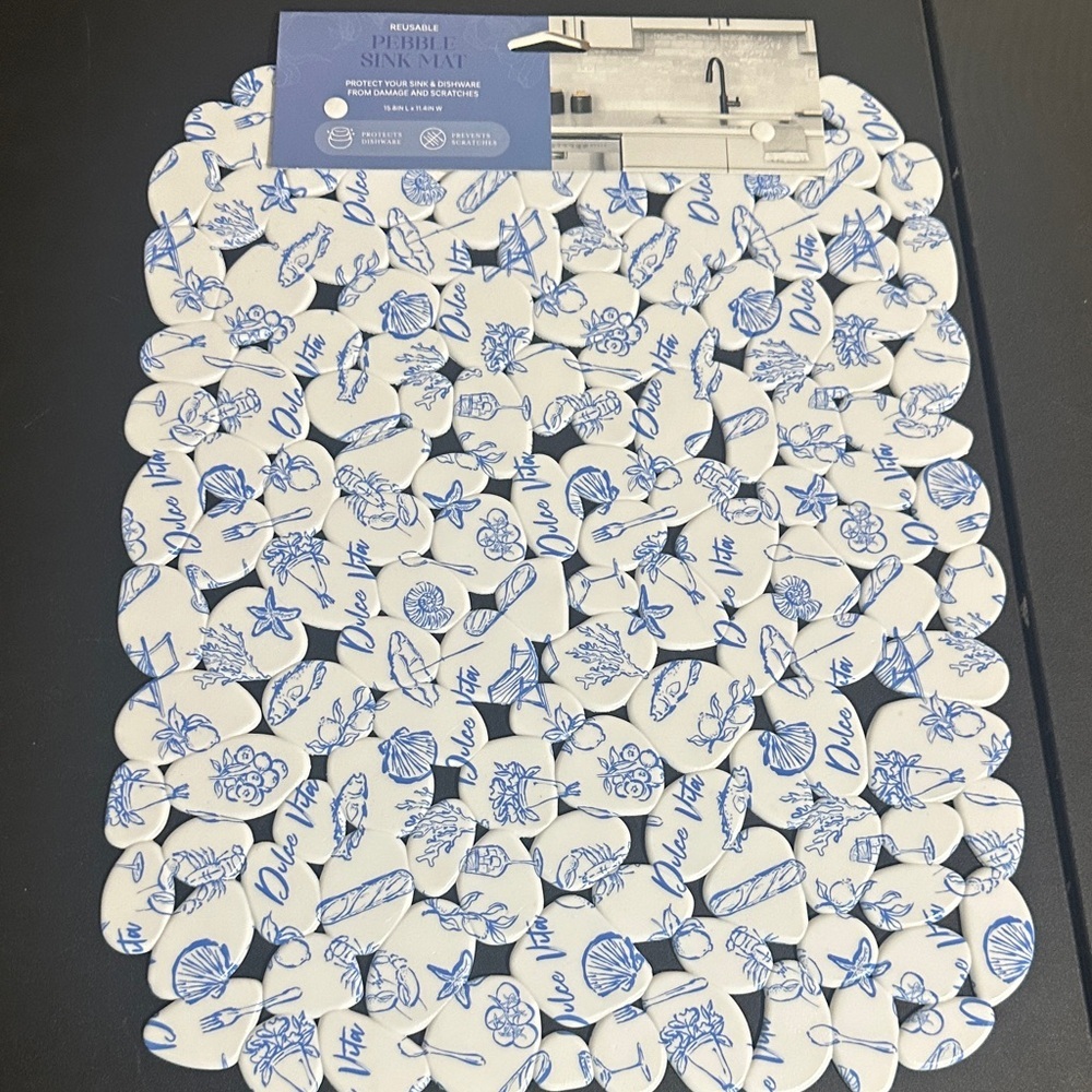 Pebble sink mat with dulce vita theme